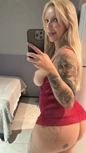 Prontinha pra receber um amigo do marido ♠️ od Juuhschmitt  2 snímek