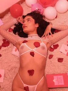 MirandaLawrens_ Sweet valentine <3 Pic 7