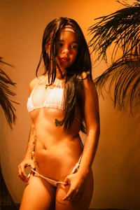 PetiteSalome A very hot summer Pic
