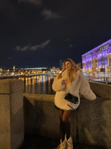 ViXXXiee's Winter Sex Photo 2