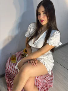 Beautiful white dress 🫦🔥 de LeylaWoods  5 photos