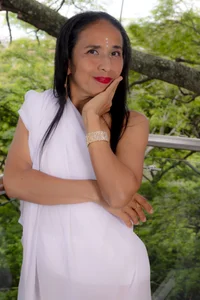 jashh_ 🌸🤍The wind caresses my saree ... but you would like to be.💫😏 Foto 6