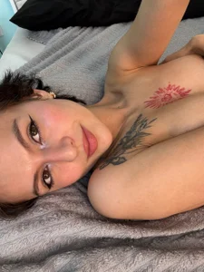 Sunshine_gh1 no bra Foto 4