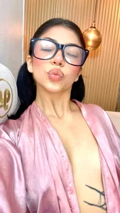 chloe_murray cute sexy little slut Foto 3