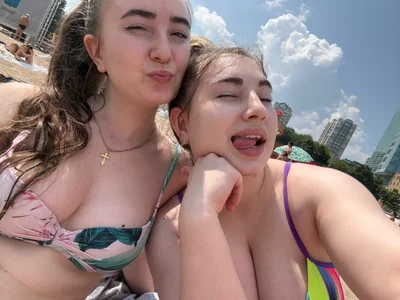 PollyAndPoppy A walk on the beach😍 Pic 4