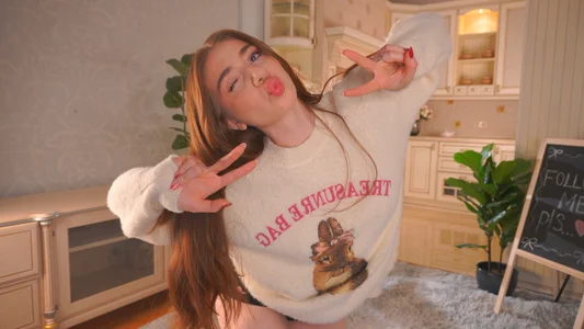 WondaCoriaty shy Poză