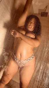 Your_big_ebony_goddness Time for a nice shower 🛀💙 Pic 2
