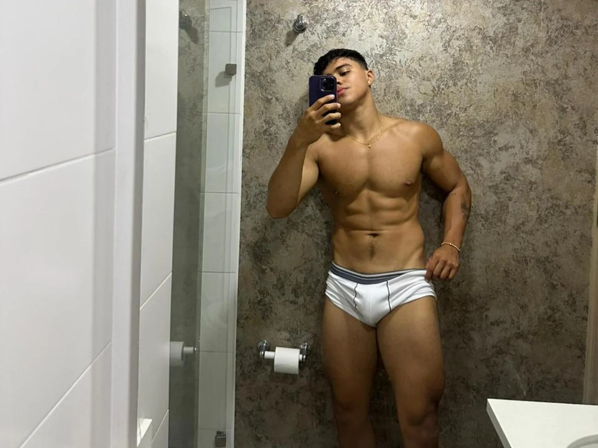 Трендове зображення  1193 AARON_SKYLON