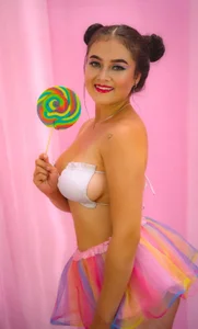 Jaslyn__Smith I want to be your sugar terron and you suck all 🍭🍡  2টি ছবি