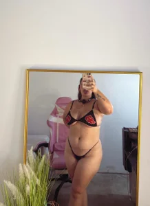 Ivonny_Goldie Public slika 8