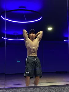 CRISTOPHER_BELL Public 사진