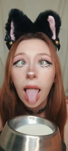 "Redhead Catgirl Pet Play 🔥" de Amber_prada  8 photos