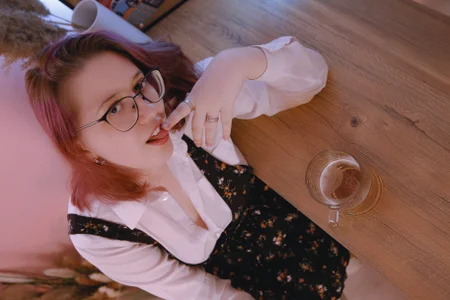 Charmy_Gracy Sexy Grace spills beer on her chest Pic