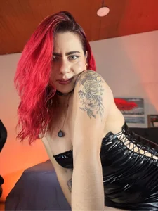 Dulce_charlottee sexy in black latex Foto 4