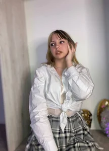 Stacy_Luv I taste like strawberries on a summer evening Pic 4