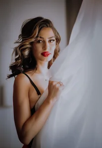 EvaRheaのIs hard to Resist the Temptationの 4枚の写真