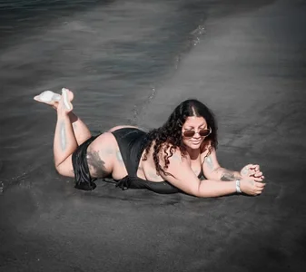 Jaiser_17 weekend at the beach Pic 2