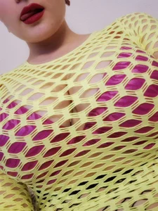 TinniAngelのIn Fishing Net Pantyhose and a shirt with holesの 6枚の写真