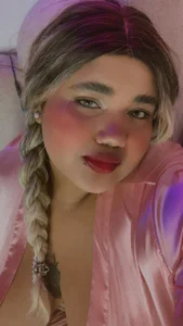 NaomiAsha Brunette and curvy Foto 3