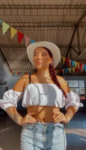 sarah_and_taylor COWGIRL? Hehe 🤠😈 Pic