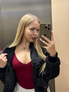 Liza_risky Public Pic 5