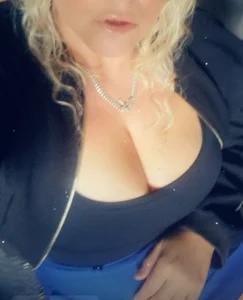 Bella_Squirts Public Pic 3