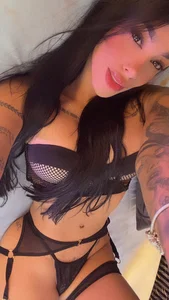 ZOETTAYLOR 🩷🧜🏽‍♀️✨ Pic 3