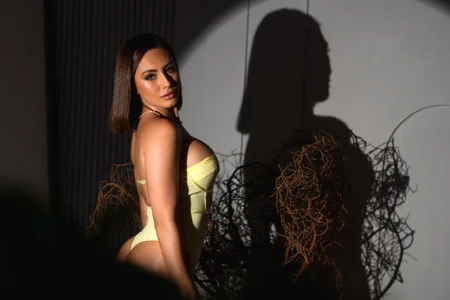 Isabellaa_Palacios SUNKISSED Pic 2