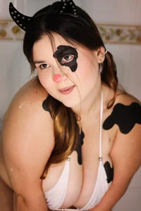 zoe_hugeboobs wanna suck my milk? Pic 6