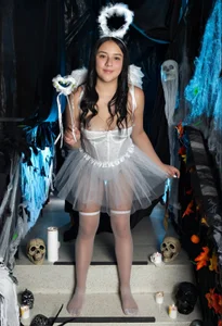 EmilyRoy77 Hallowen 2026 💜 Foto 5