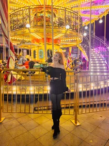 DaphneRose Tonight feels like the beginning of a little love story🥰 รูป  2