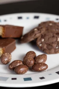 Ivi_AkinaのYou and me eating these sweet cookies!🍫💋🔥の枚の写真