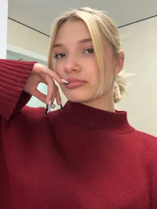 Carolini_i Hairstyle always plays an important role😸 Pic 2