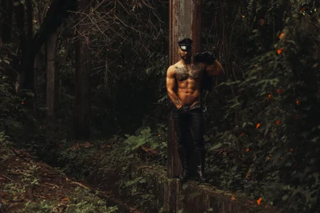 billyMayer_ Master leather 👑  4. fénykép