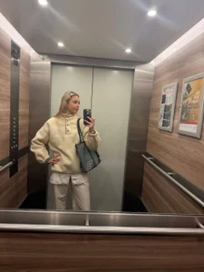 SourMidday Photo in the elevator Bilde 4