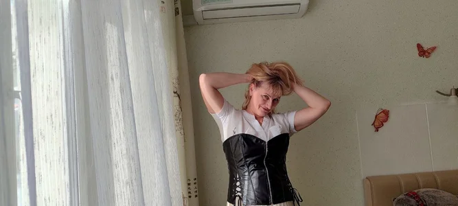 Riley_Annet Public Immagine  3