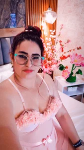 BellaPeers_ Bella in pink vibes 🌸 Pic