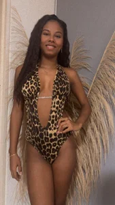 Heidygonzaless: Hi hi 💋🫢😋 ( 2 фото)