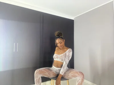 kiaratentation: SENSUAL WHITE 😏🔥 ( 4 фото)