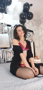 AriannaRussell_ happy birthday arianna ❤️🖤❤️ Immagine  7