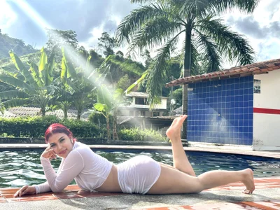 A day at the pool😈😈😈 de Bianca_zaens2  3 photos