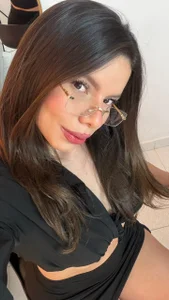 CandiceSpencerのNaughty Look, Sexy Vibes 💋👓❤️の 2枚の写真