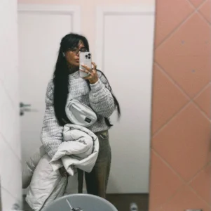 CharimgSabrina Public 사진 6