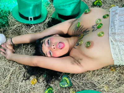 gabriela_cortez Feeling extra lucky today… come test your luck 🍀🔥 Poză 2