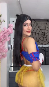 _cat_18: What costume should i wear tonight? Snow white or cheerleader ( 4 фото)