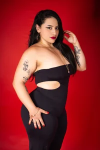 EmmaWalkerr_ Red ❤️ Pic 2