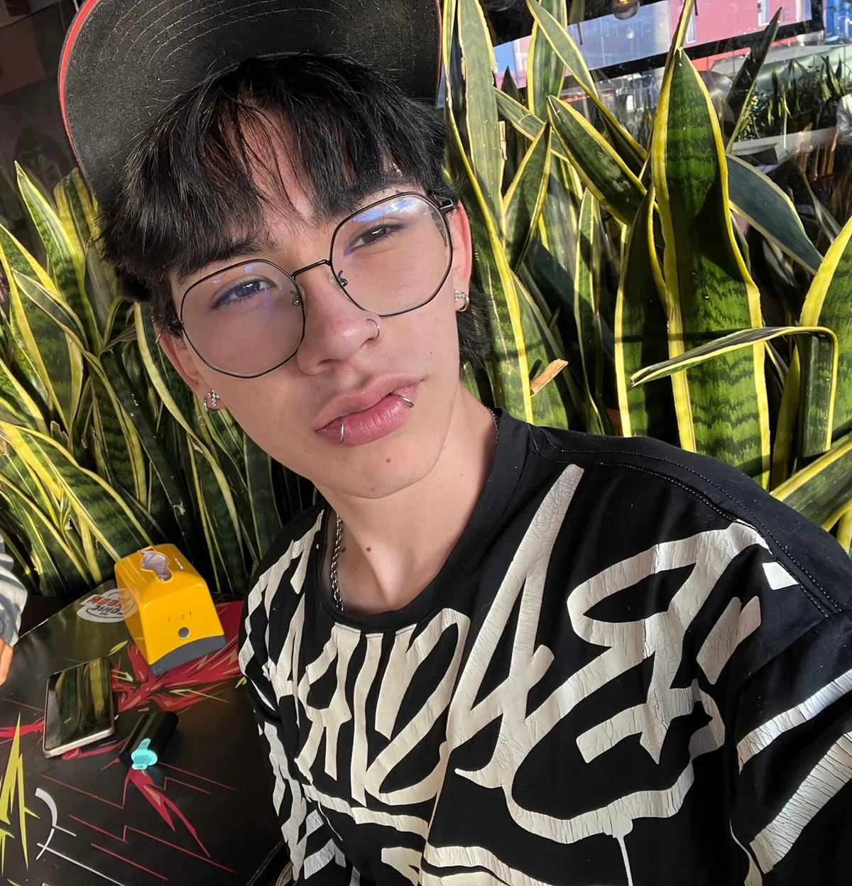 Demian_Hush Image populaire  4738