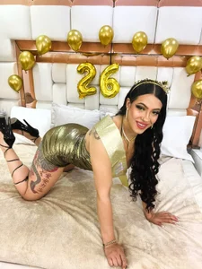 ArianaBlum Happy 26 🎂💛 Εικόνα 3