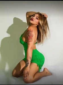 PamelaQueen_ Public  3টি ছবি