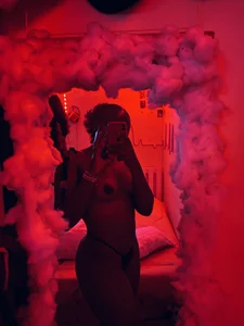 Ashlleiigh welcome to the red room🤭🤤 Εικόνα 3